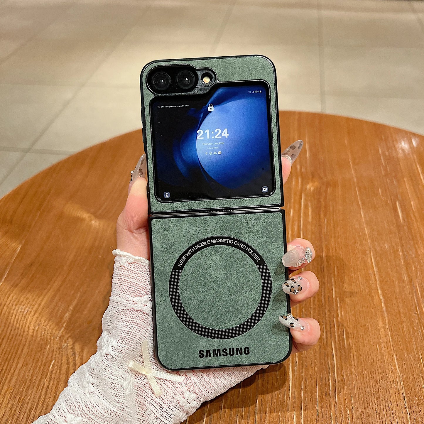 Funda con tacto de piel para Z Flip 5
