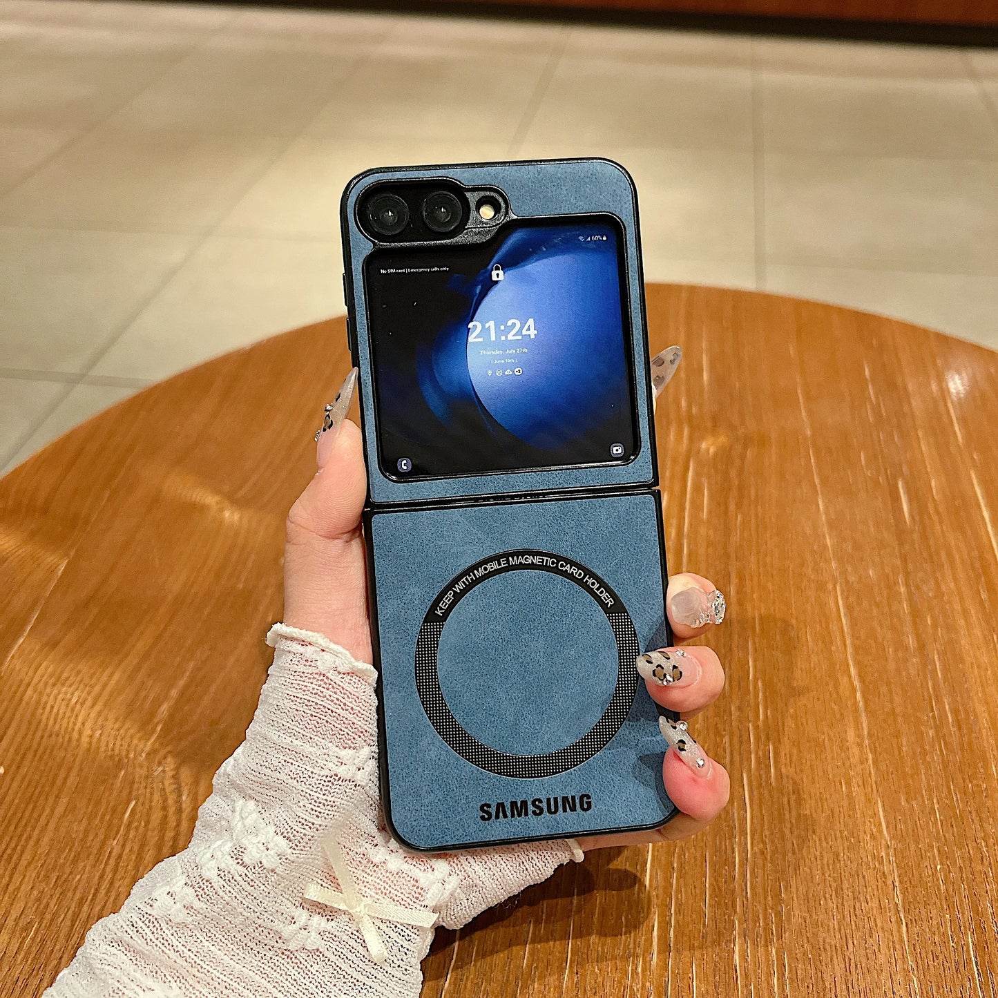 Funda con tacto de piel para Z Flip 6