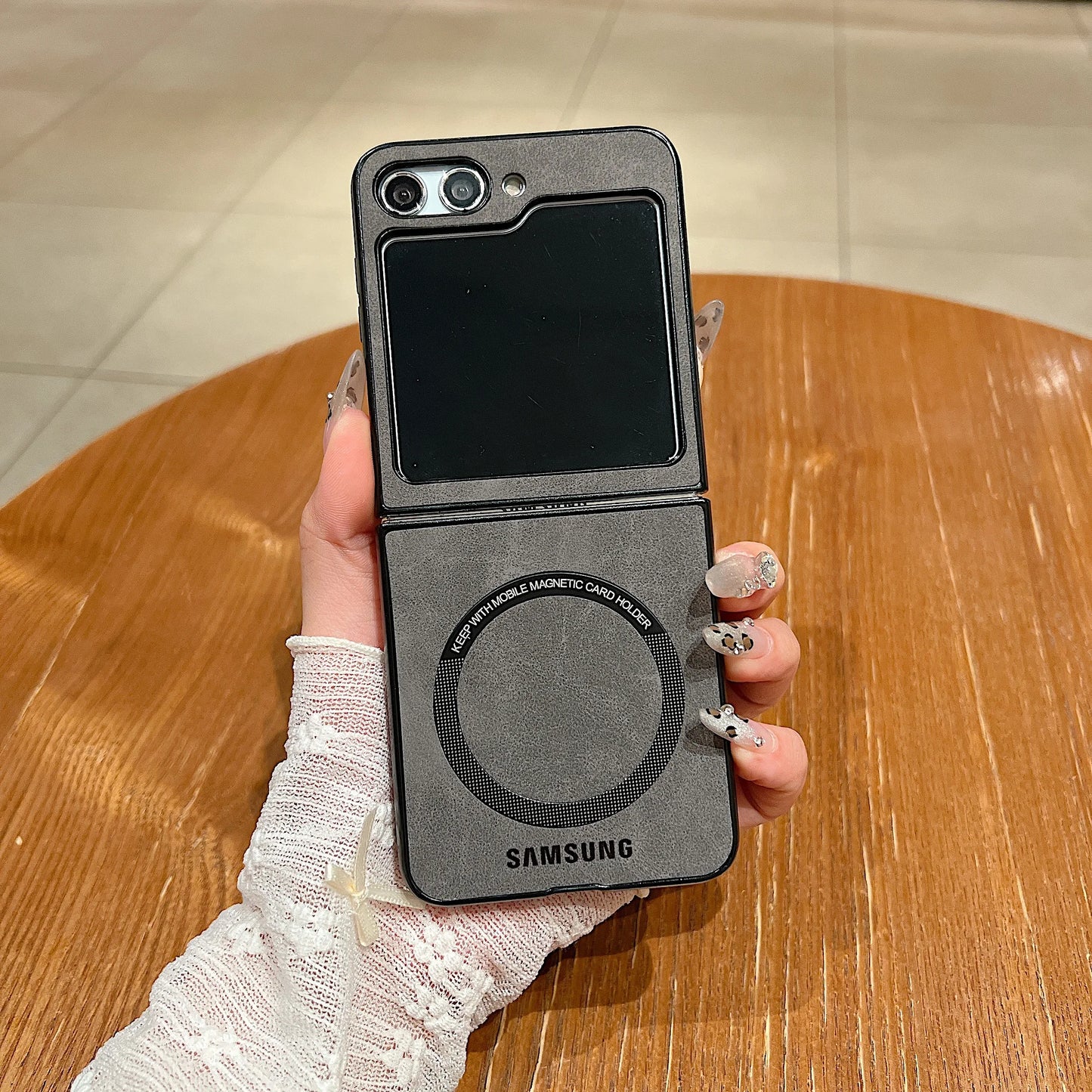 Funda con tacto de piel para Z Flip 5