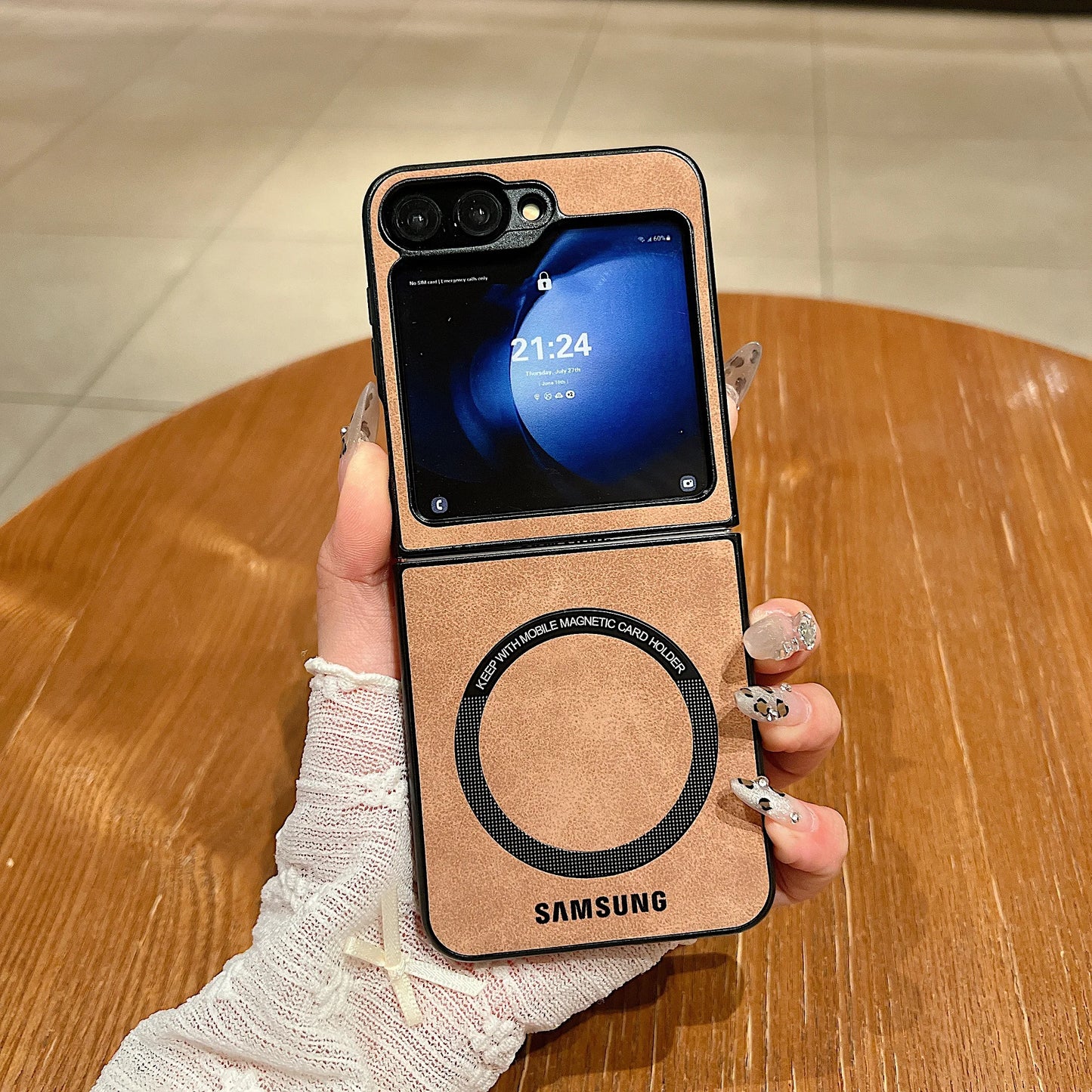 Funda con tacto de piel para Z Flip 5